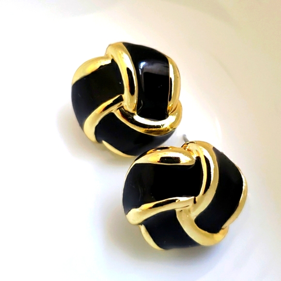 Vintage Jewelry - VTG Classic Enamel Knot Earrings, black and gold